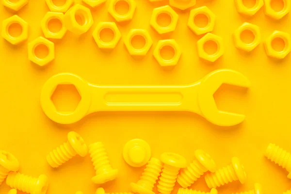 黄色 3d 打印的螺栓和螺母 — 图库照片