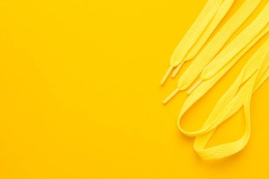 Sarı ayakkabı bağcıklarımı