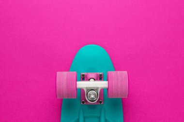 Mini kruvazör kurulu derin pembe arka