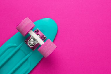 Mini kruvazör kurulu derin pembe arka