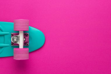 Mini kruvazör kurulu derin pembe arka