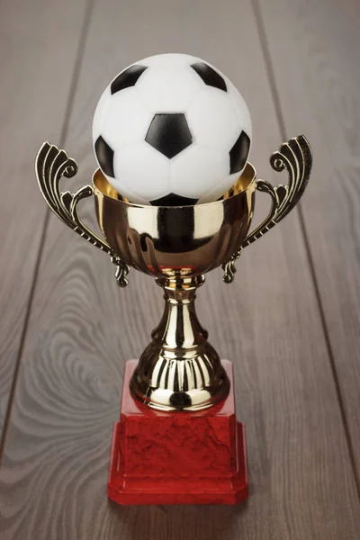 Золотий футбольний кубок — стокове фото