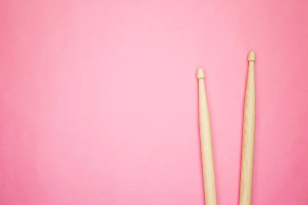 Muslos de madera en la espalda rosa —  Fotos de Stock