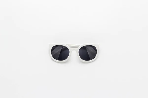 Schuss weißer Sonnenbrille — Stockfoto