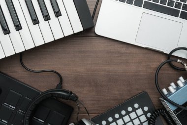 müzik üretim ekipmanları