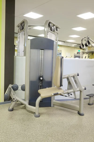 Gimnasio con equipamiento deportivo —  Fotos de Stock