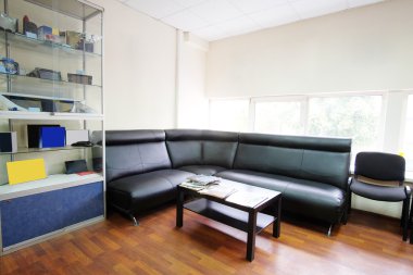 Ziyaretçi odasında bir oto Servisi