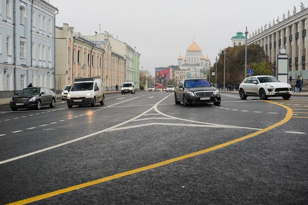 Paysage urbain avec rue Ohotniy Riad dans un centre de Moscou — Photo