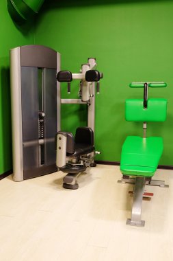 Bir spor salonunun içinde. 