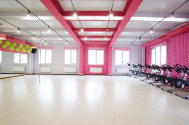 modern bir fitness salonu