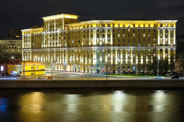 Зображення ніч набережна в Москві — стокове фото