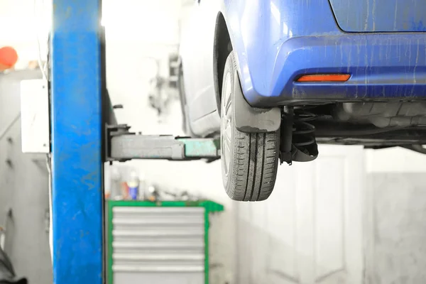 Car under repair — Stock Photo, Image