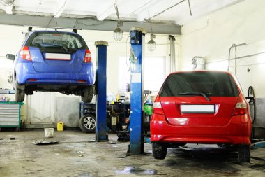 Araba tamir altında