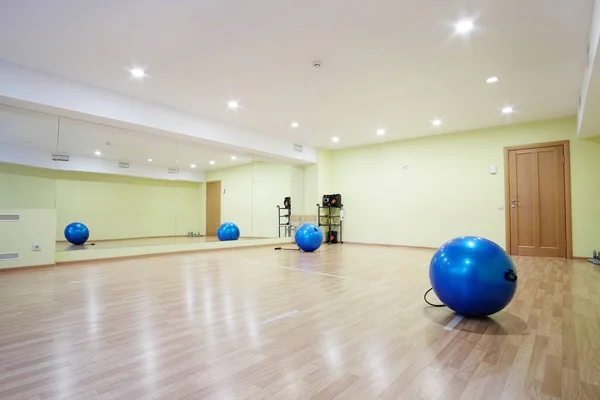 Moderna sala fitness — Foto Stock