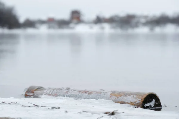 얼어 붙은 겨울 호수 — 스톡 사진