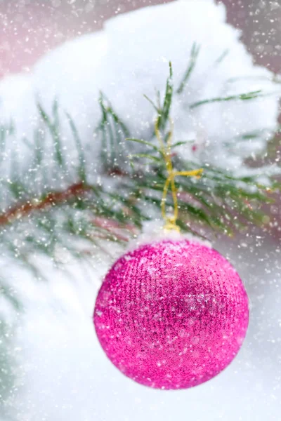 Cinta en el árbol de Navidad — Foto de Stock