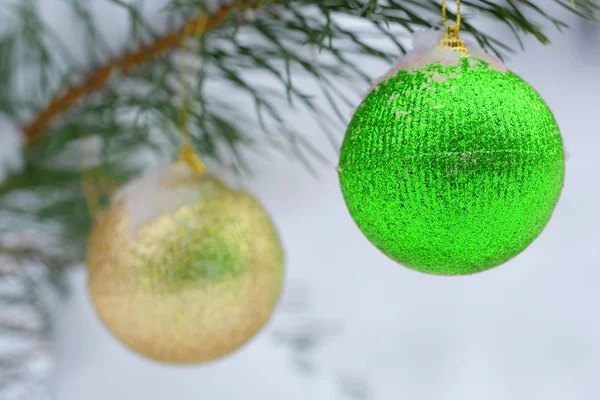 Dos cintas en el árbol de Navidad — Foto de Stock