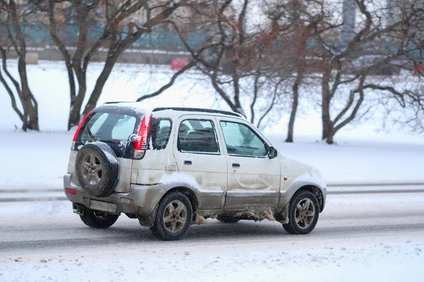 Car on a snow-covered road — Stock Photo, Image