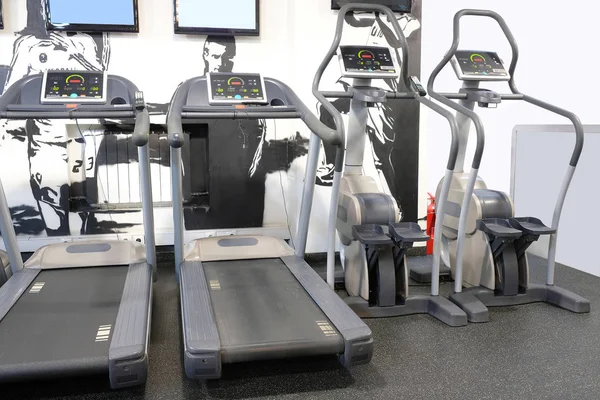 Treadmills in a fitness hall — Stock Photo, Image
