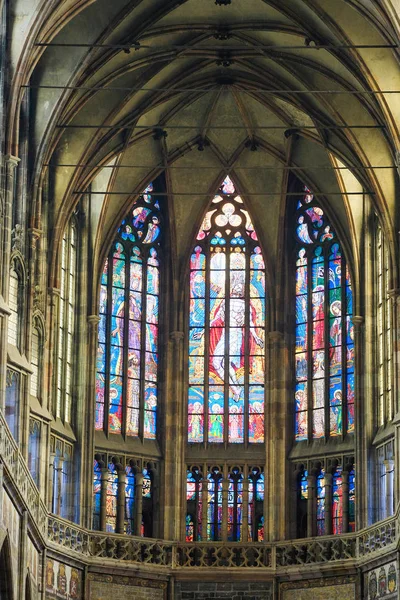 在布拉格城堡圣维特大教堂彩绘玻璃 — 图库照片