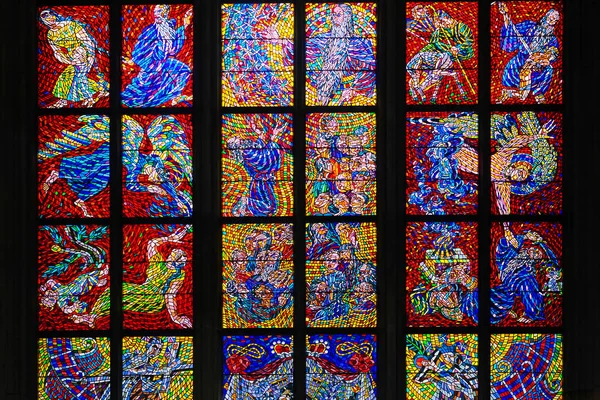 Witraże z St. Vitus Cathedral w Zamku Praskiego — Zdjęcie stockowe