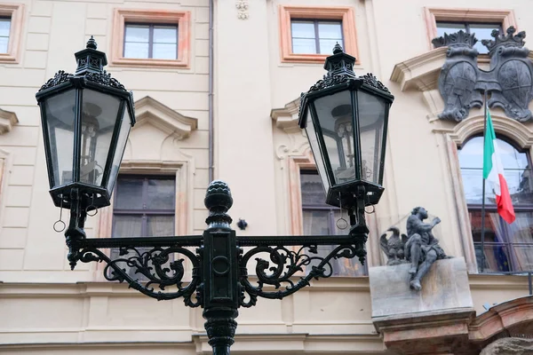 Lanterne dans un centre de Prague — Photo