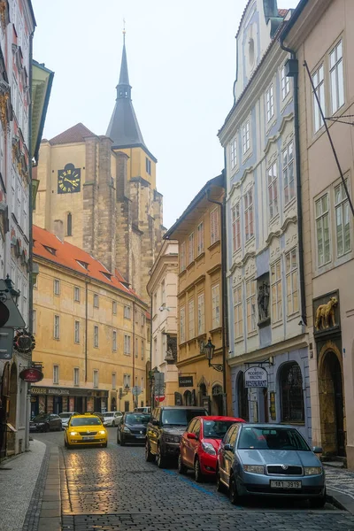 Strada in un centro storico di Praga — Foto Stock