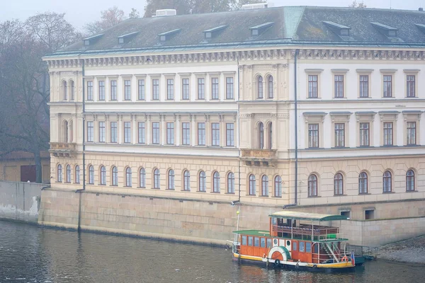 Aterro do rio Vltara em Praga — Fotografia de Stock