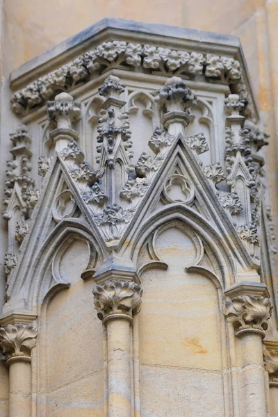 Elevação parcial da Catedral de São Vito no Castelo de Praga — Fotografia de Stock