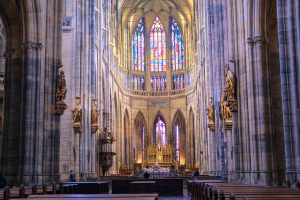 Kaca patri dari Katedral St. Vitus di Kastil Praha — Stok Foto