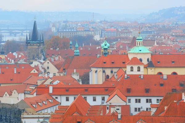 Immagine di panorama di una parte storica di Praga — Foto Stock