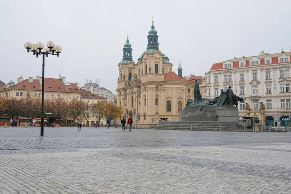 St. Nikolaus-Kirche auf dem Altstadtplatz in Prag — Stockfoto