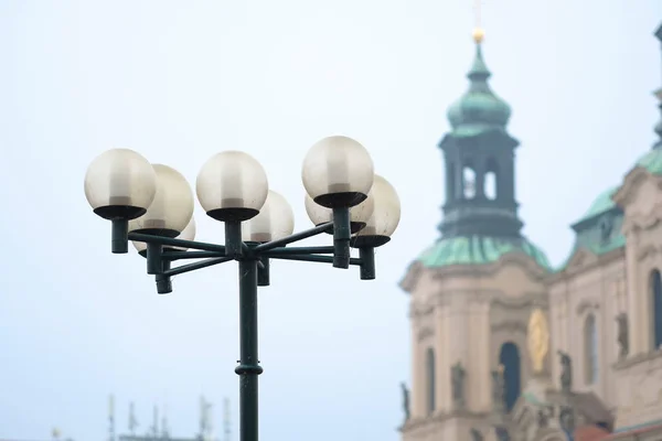 St. Nicholas Church op oude stadsplein in Praag — Stockfoto