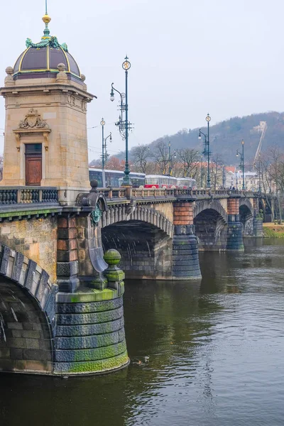 Eski bir Prag Panoraması, Vitava nehrinin köprüleri ve dolgu — Stok fotoğraf