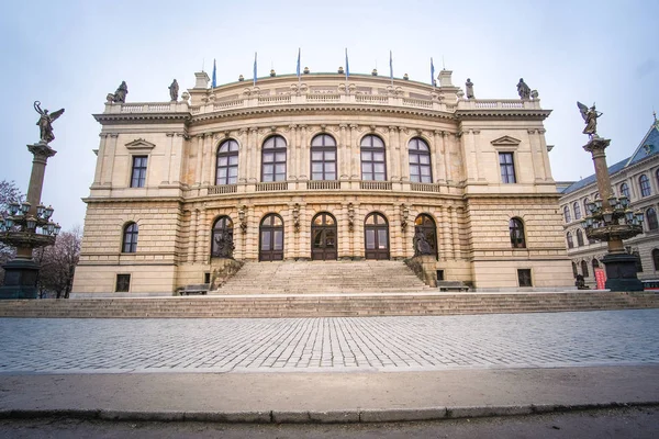 Le music-hall et la galerie d'art Rudolfinum à Prague — Photo