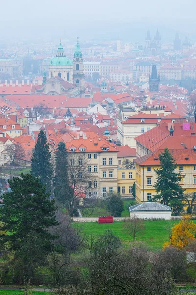 Panoraama historiallisen osan Praha — kuvapankkivalokuva