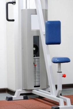  Fitness ekipmanları ile fitness salonu