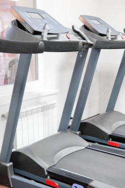  Fitness ekipmanları ile fitness salonu