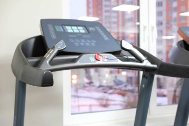  Fitness ekipmanları ile fitness salonu