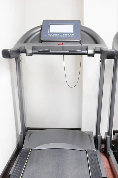 Sala de fitness com equipamento de fitness — Fotografia de Stock