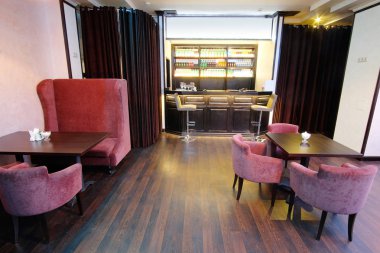 Bir kafenin içinde.