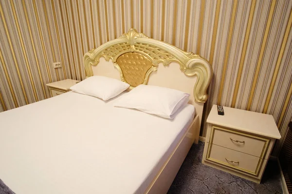 De slaapkamer van een hotel — Stockfoto