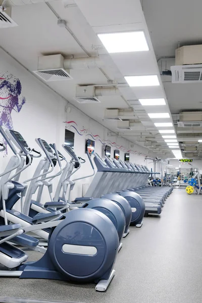 Treadmills in a fitness hall — Stock Photo, Image