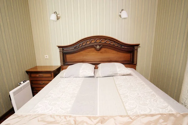 Interno di una camera da letto d'albergo — Foto Stock