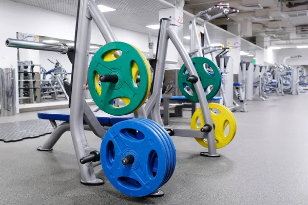 Wights em uma sala de fitness — Fotografia de Stock