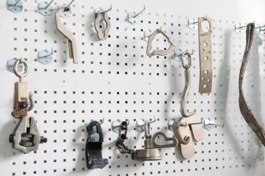 Hisse senetleri accompaniments bir stand bir arabada onarım istasyonu