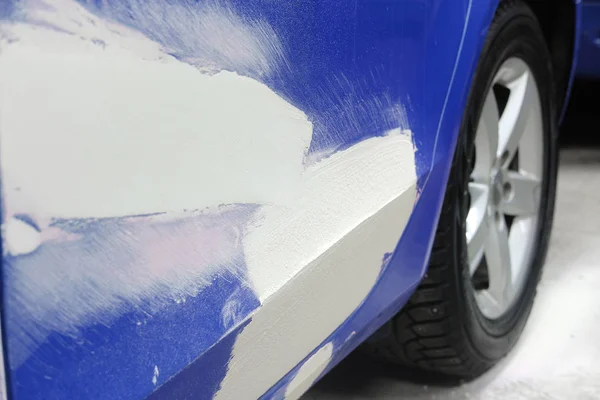 Cuerpo acristalado de un coche rojo — Foto de Stock