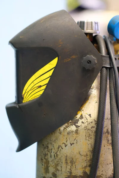Svařovací helmy a plynovou bombičku — Stock fotografie