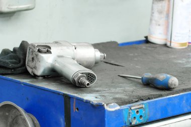 Tornavida ve pnömatik vida silah