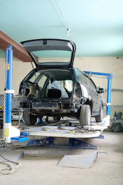 Black crashed car on stocks — Stock Photo, Image